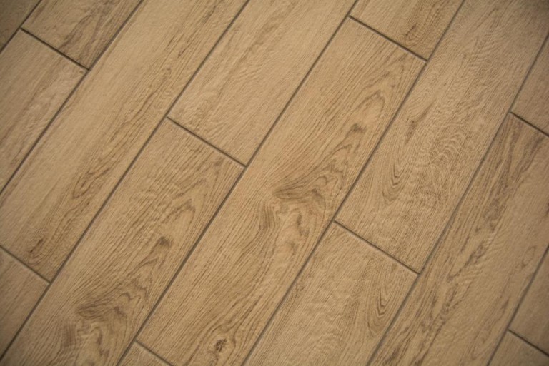 Les secrets d'une pose de parquet réussie à Ogy-Montoy-Flanville