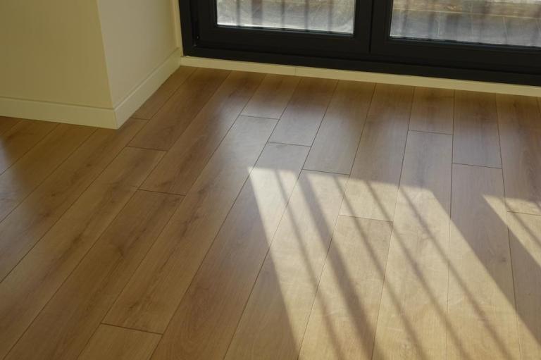 Parquet, PVC ou carrelage : quelle décoration de sol choisir à Metz ?